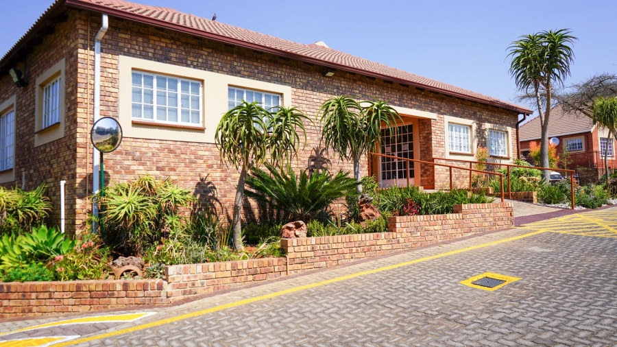 3 Bedroom Property for Sale in Honeydew Grove Gauteng