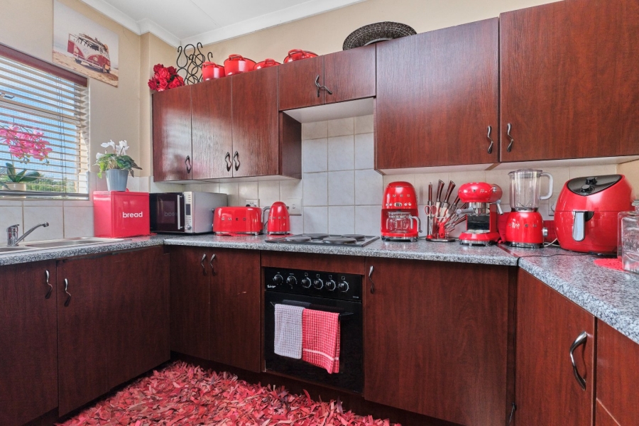 To Let 2 Bedroom Property for Rent in Honeypark Gauteng