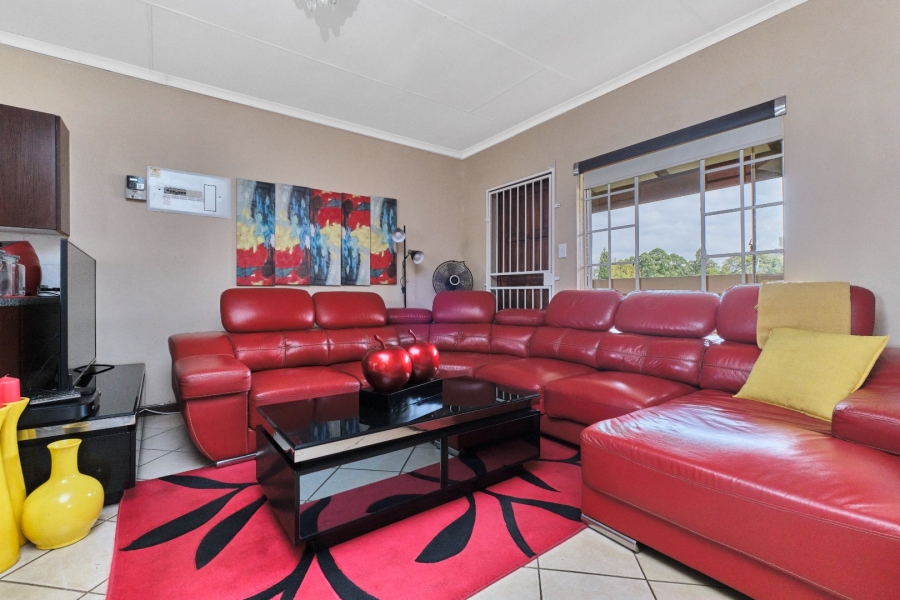 To Let 2 Bedroom Property for Rent in Honeypark Gauteng