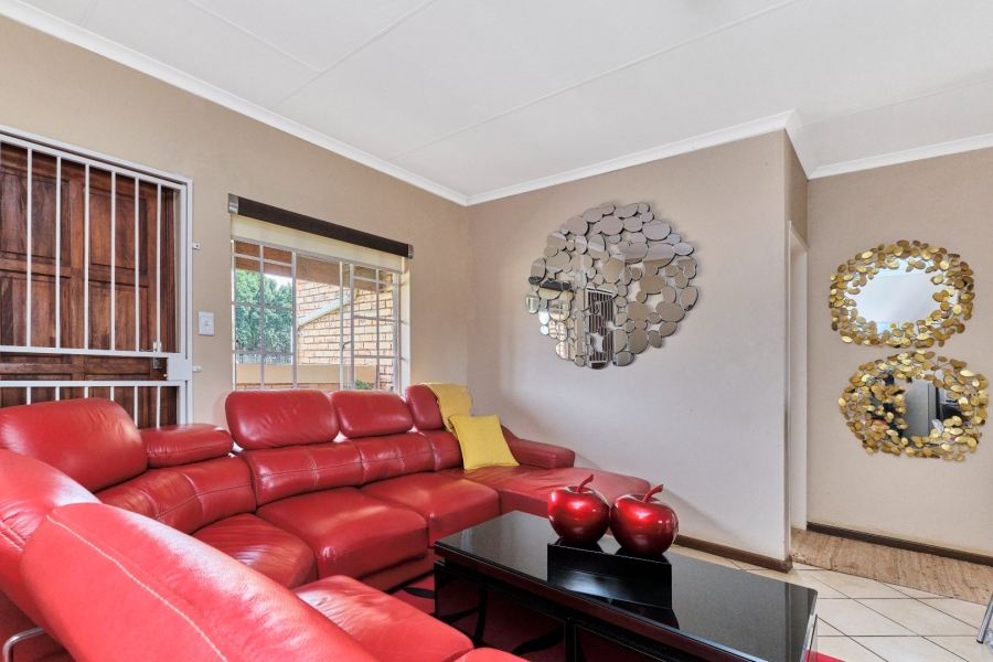To Let 2 Bedroom Property for Rent in Honeypark Gauteng