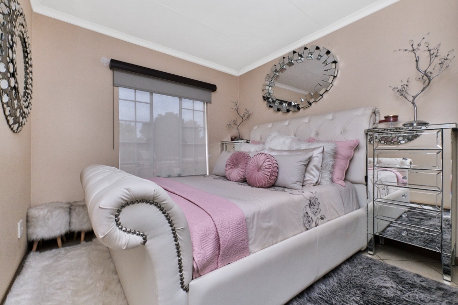 To Let 2 Bedroom Property for Rent in Honeypark Gauteng