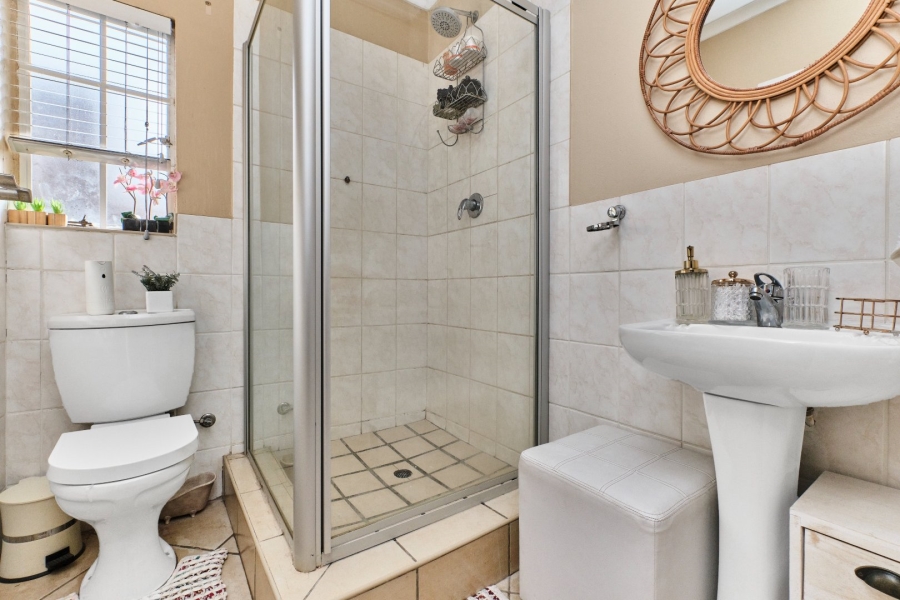 To Let 2 Bedroom Property for Rent in Honeypark Gauteng