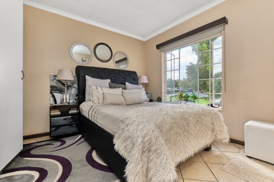 To Let 2 Bedroom Property for Rent in Honeypark Gauteng