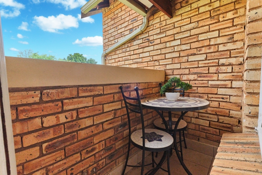 To Let 2 Bedroom Property for Rent in Honeypark Gauteng