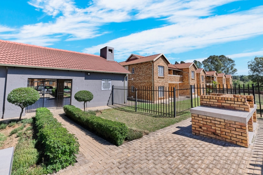 To Let 2 Bedroom Property for Rent in Honeypark Gauteng
