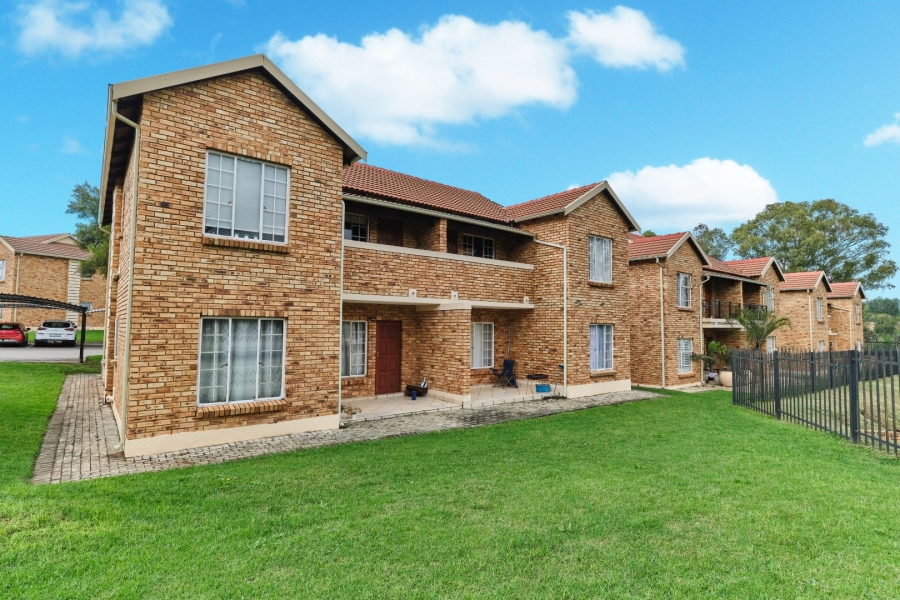 To Let 2 Bedroom Property for Rent in Honeypark Gauteng