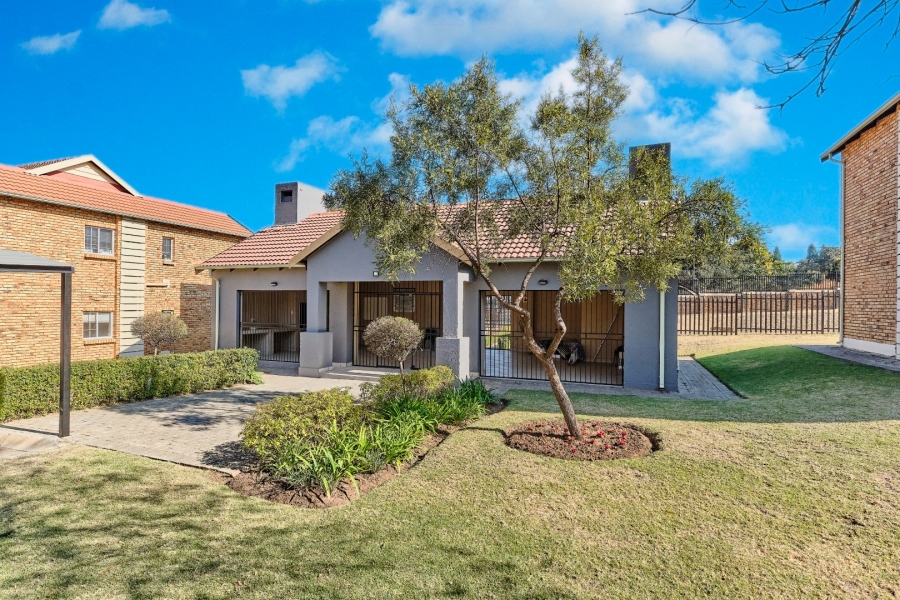 To Let 2 Bedroom Property for Rent in Honeypark Gauteng