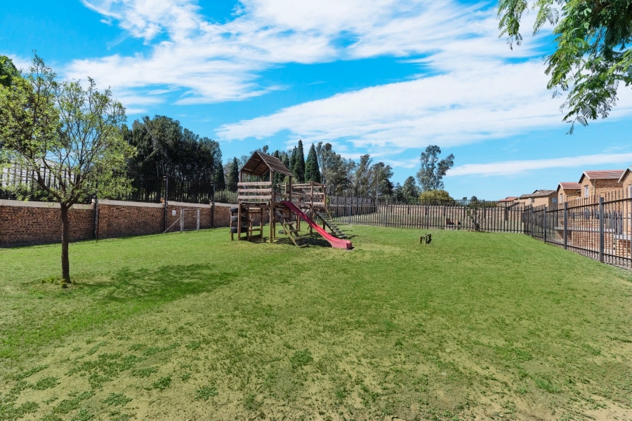 To Let 2 Bedroom Property for Rent in Honeypark Gauteng