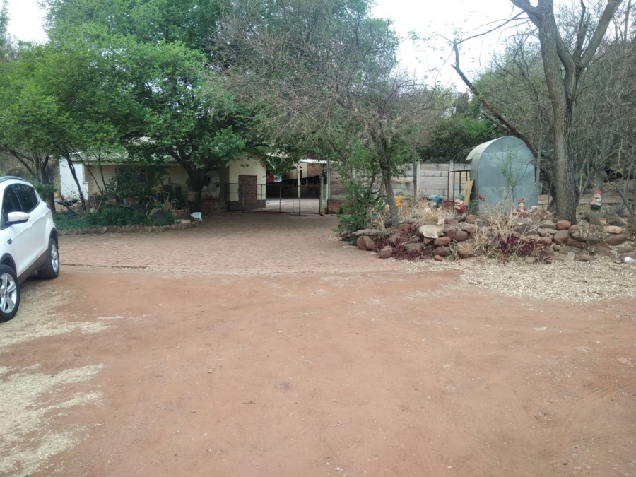 Commercial Property for Sale in Magaliesmoot AH Gauteng
