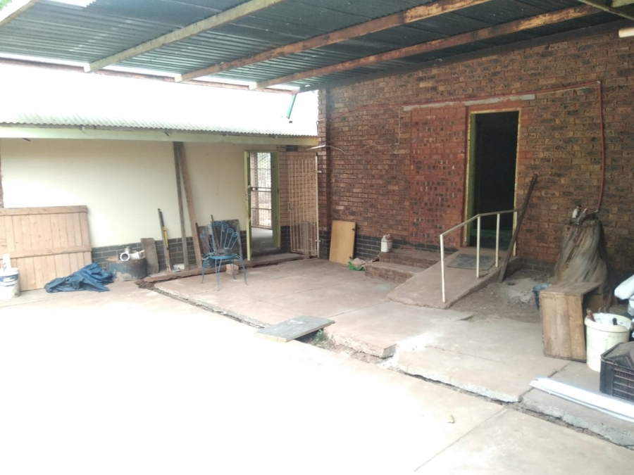 Commercial Property for Sale in Magaliesmoot AH Gauteng