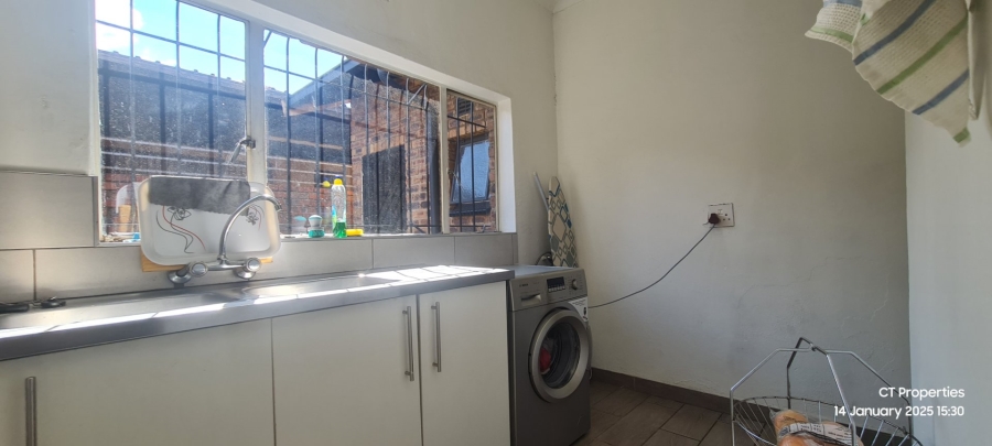 5 Bedroom Property for Sale in Reigerpark Gauteng