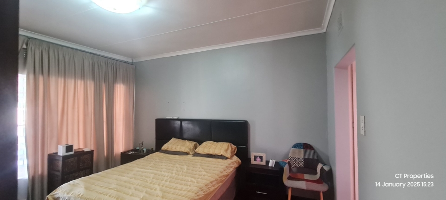 5 Bedroom Property for Sale in Reigerpark Gauteng