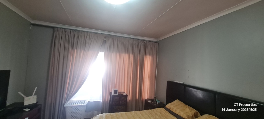 5 Bedroom Property for Sale in Reigerpark Gauteng