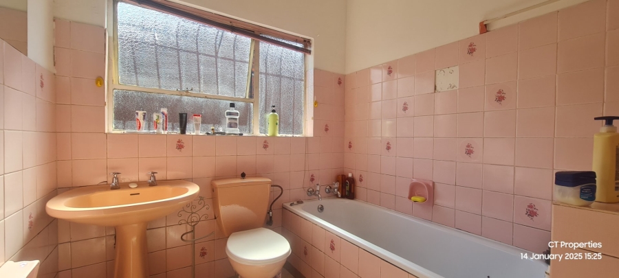 5 Bedroom Property for Sale in Reigerpark Gauteng