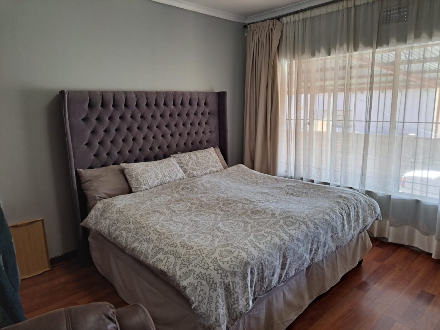 5 Bedroom Property for Sale in Reigerpark Gauteng