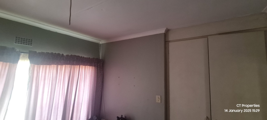 5 Bedroom Property for Sale in Reigerpark Gauteng