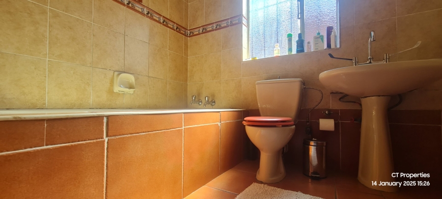5 Bedroom Property for Sale in Reigerpark Gauteng