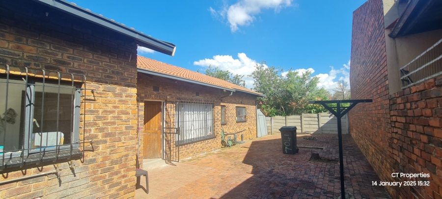 5 Bedroom Property for Sale in Reigerpark Gauteng