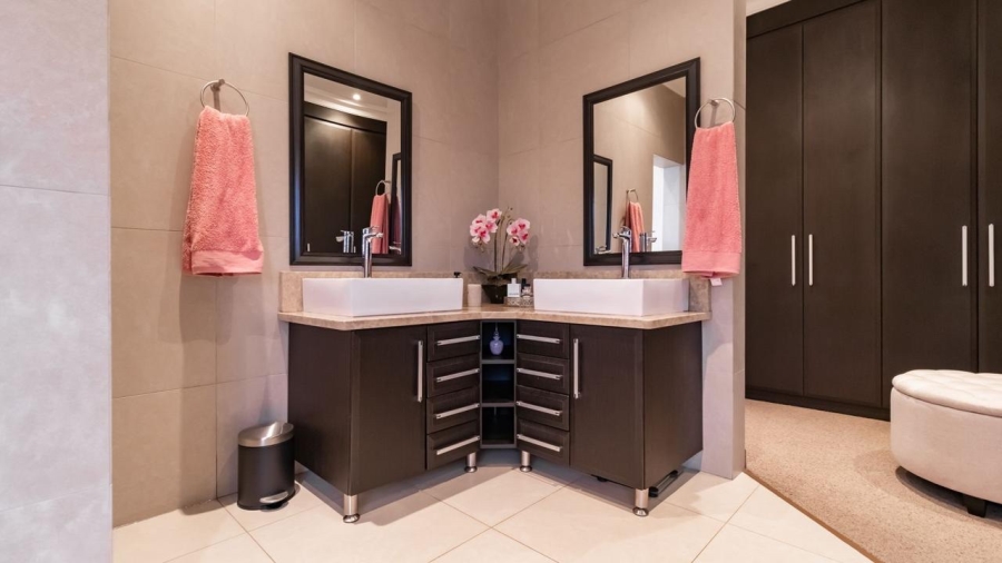 8 Bedroom Property for Sale in Kungwini Country Estate Gauteng