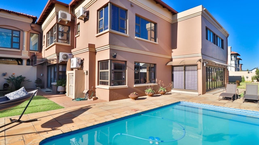 8 Bedroom Property for Sale in Kungwini Country Estate Gauteng