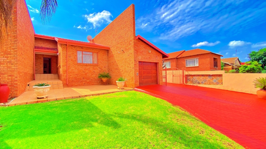 4 Bedroom Property for Sale in Eersterust Gauteng