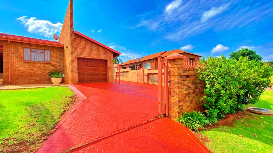 4 Bedroom Property for Sale in Eersterust Gauteng