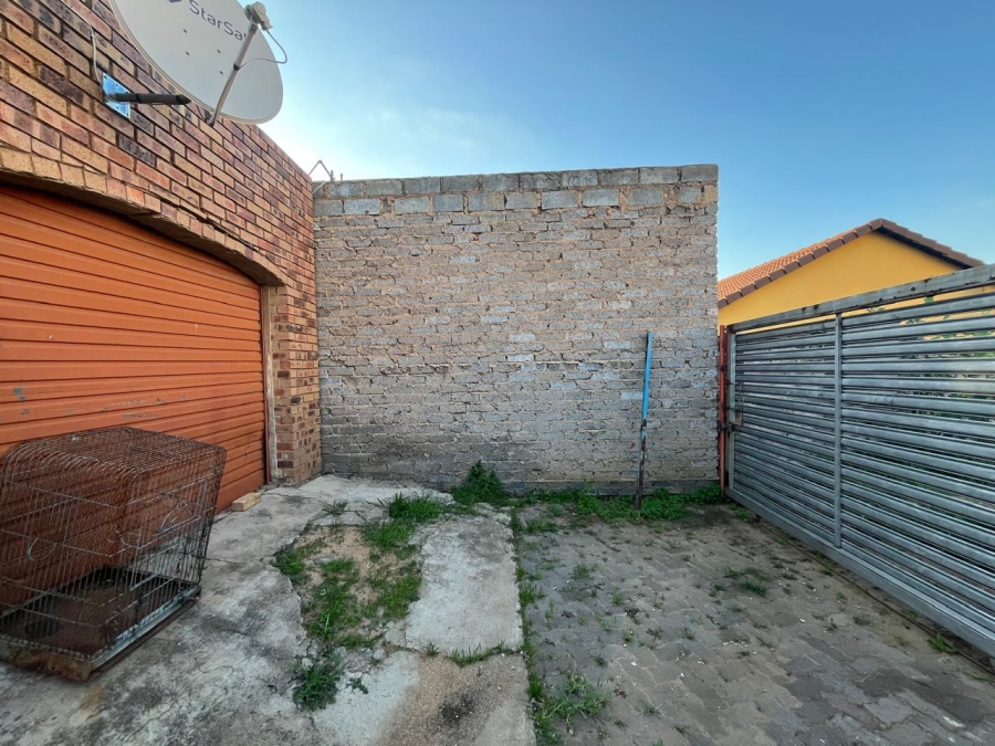 4 Bedroom Property for Sale in Eikenhof Gauteng