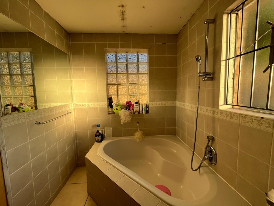 4 Bedroom Property for Sale in Eikenhof Gauteng