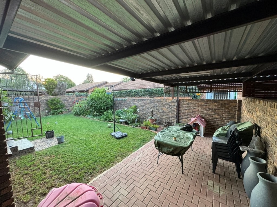 3 Bedroom Property for Sale in Birchleigh North Gauteng