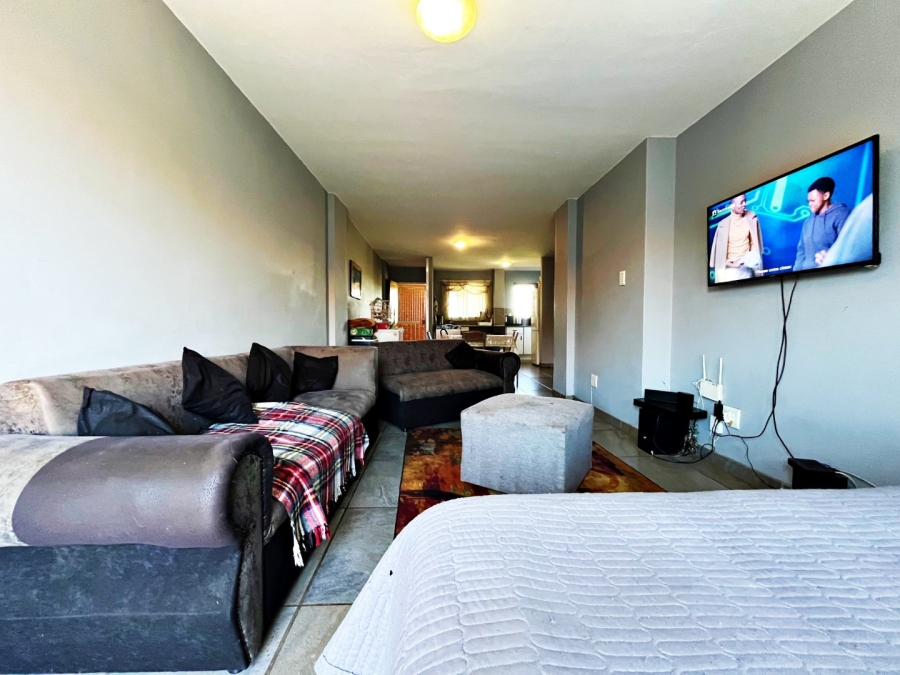 2 Bedroom Property for Sale in Die Hoewes Gauteng