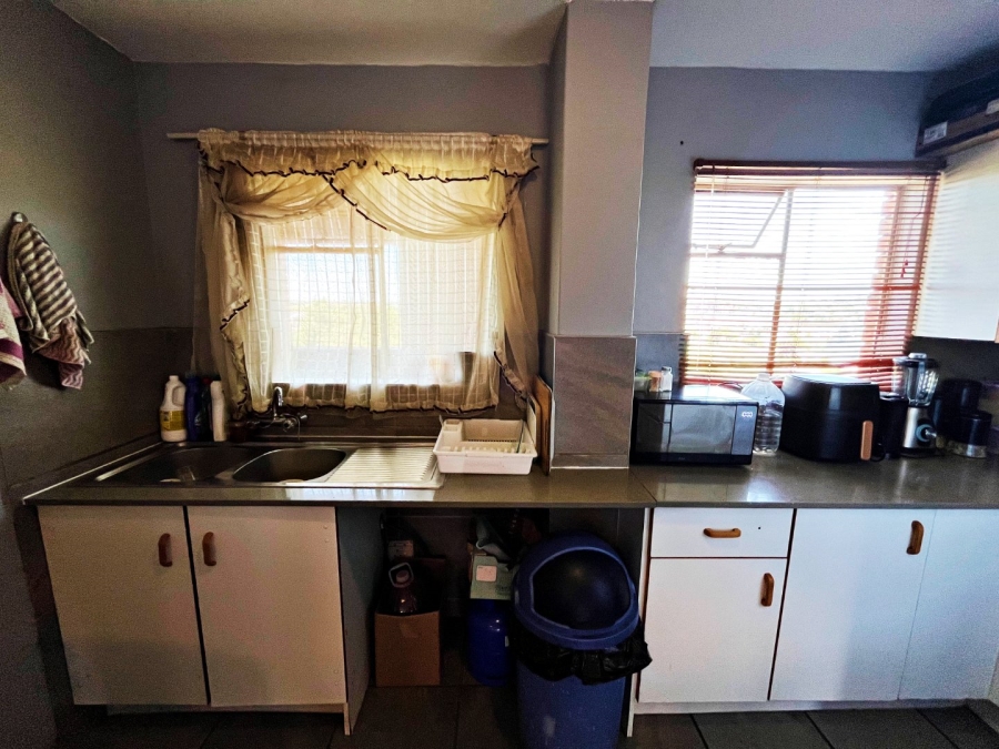 2 Bedroom Property for Sale in Die Hoewes Gauteng