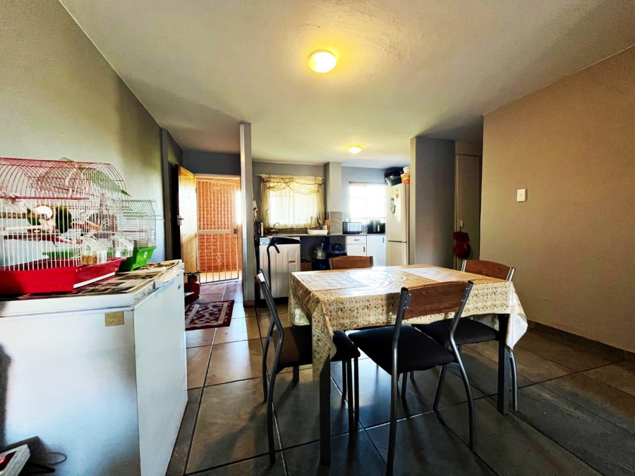 2 Bedroom Property for Sale in Die Hoewes Gauteng