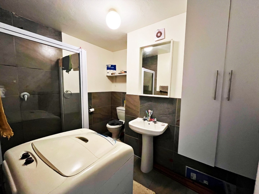 2 Bedroom Property for Sale in Die Hoewes Gauteng