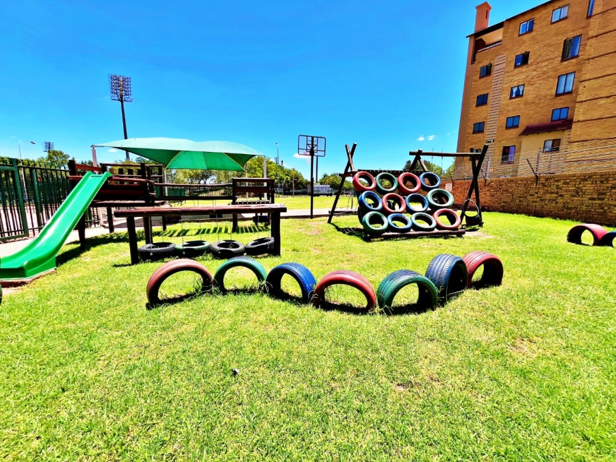 2 Bedroom Property for Sale in Die Hoewes Gauteng