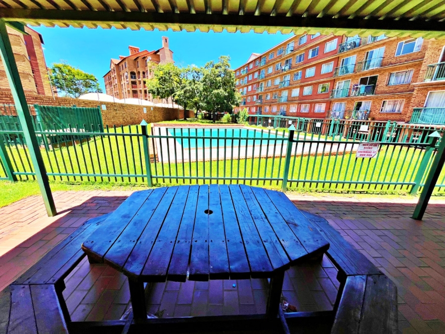 2 Bedroom Property for Sale in Die Hoewes Gauteng