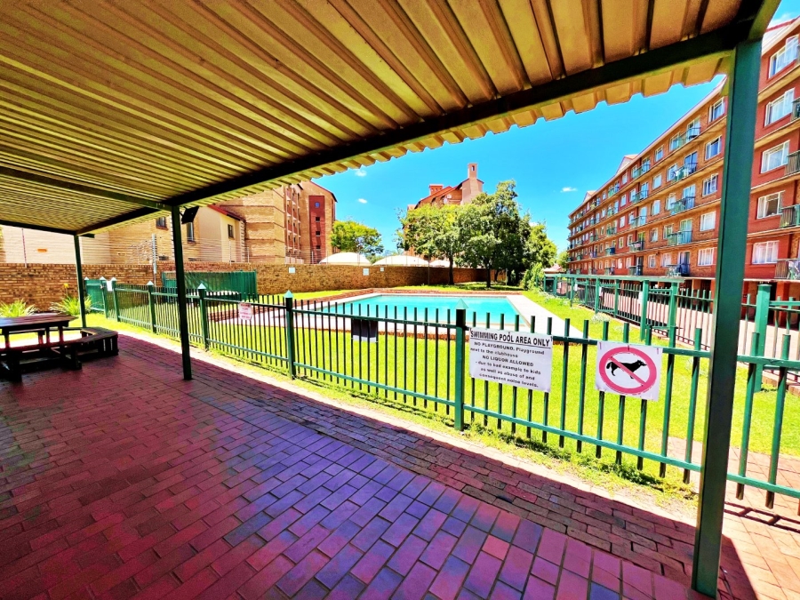 2 Bedroom Property for Sale in Die Hoewes Gauteng