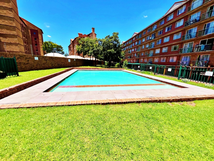 2 Bedroom Property for Sale in Die Hoewes Gauteng