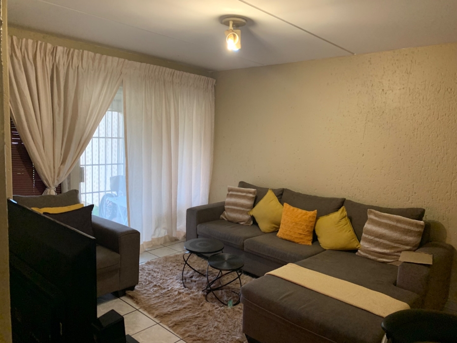 2 Bedroom Property for Sale in Meredale Gauteng