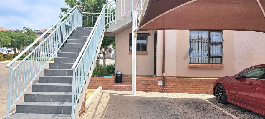 2 Bedroom Property for Sale in The Reeds Gauteng