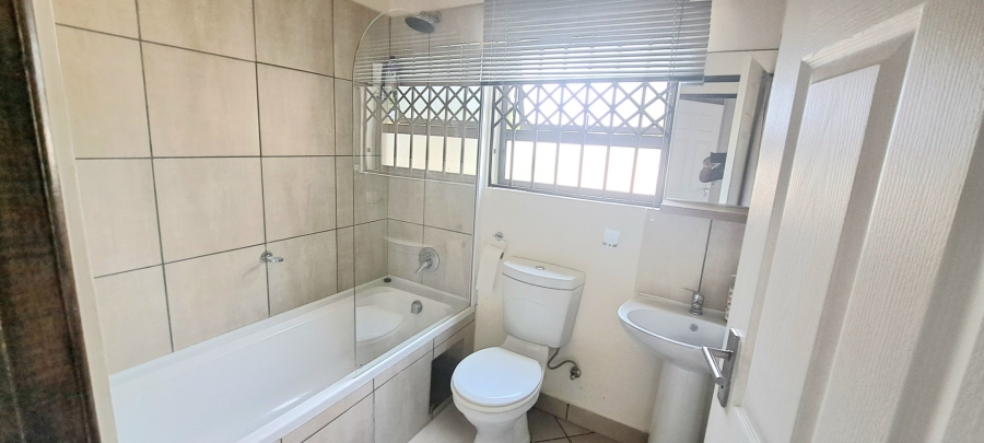 2 Bedroom Property for Sale in The Reeds Gauteng