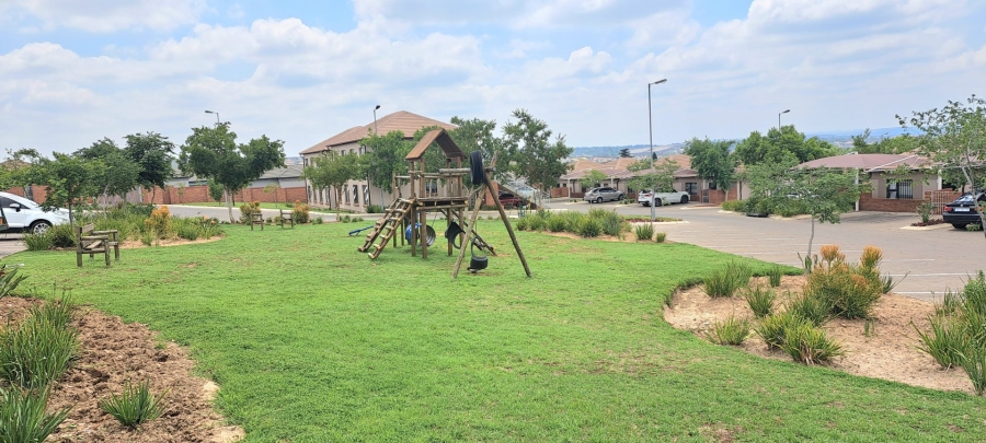 2 Bedroom Property for Sale in The Reeds Gauteng