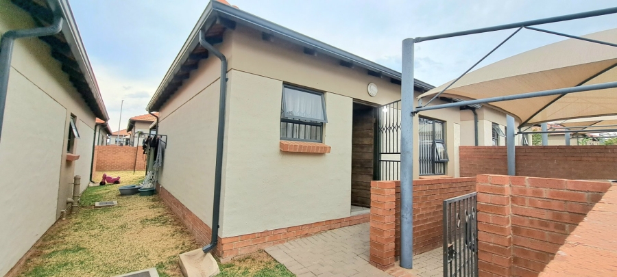 2 Bedroom Property for Sale in The Reeds Gauteng