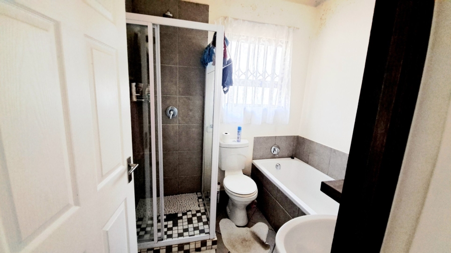 2 Bedroom Property for Sale in The Reeds Gauteng