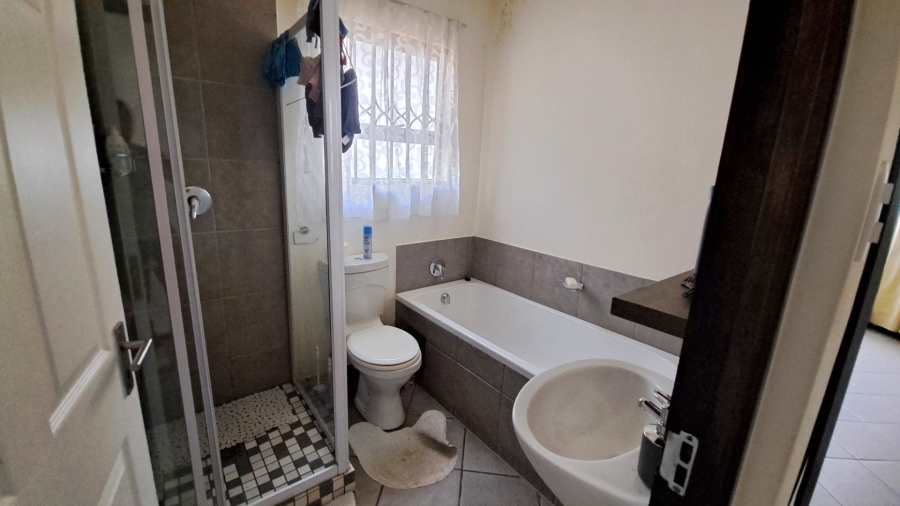 2 Bedroom Property for Sale in The Reeds Gauteng