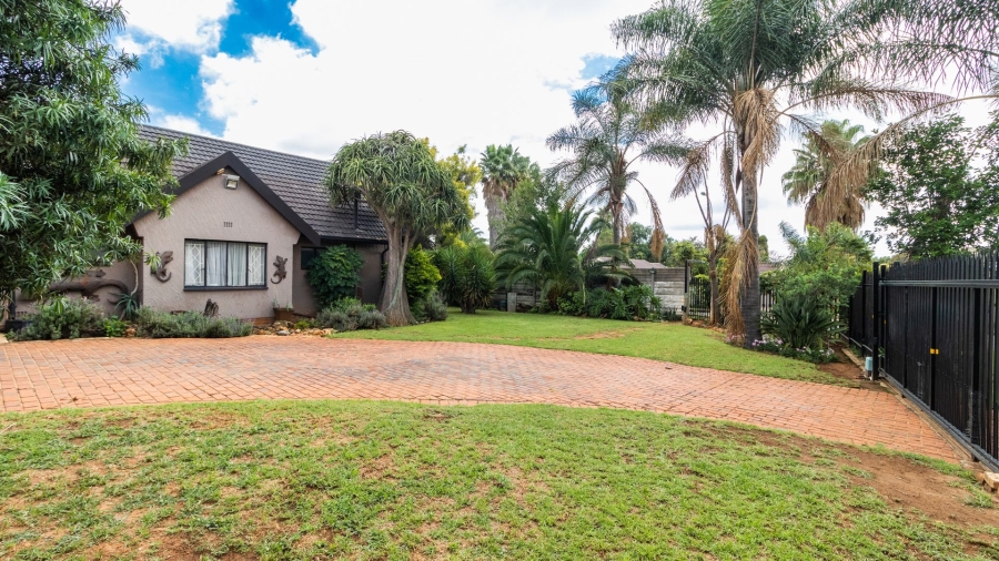 4 Bedroom Property for Sale in Van Riebeeck Park Gauteng