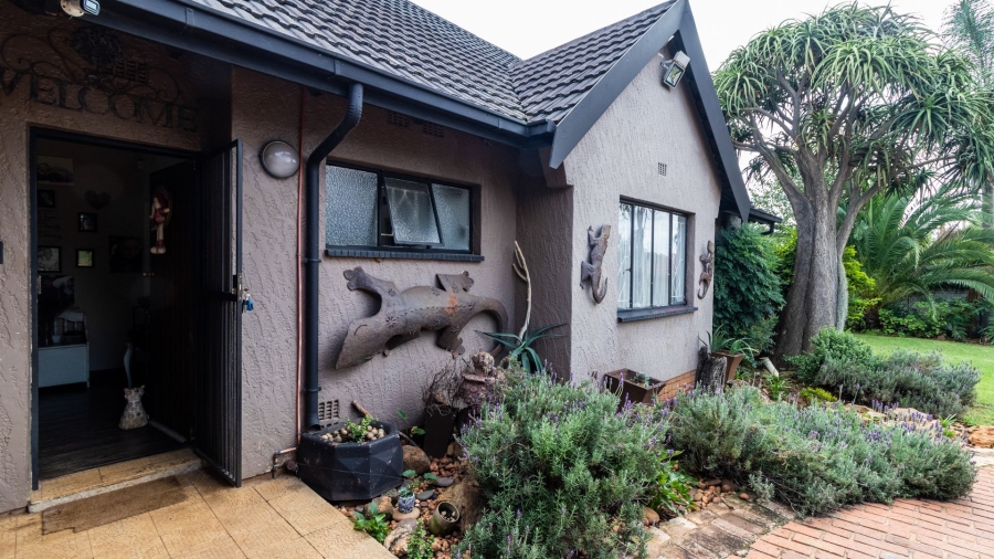 4 Bedroom Property for Sale in Van Riebeeck Park Gauteng