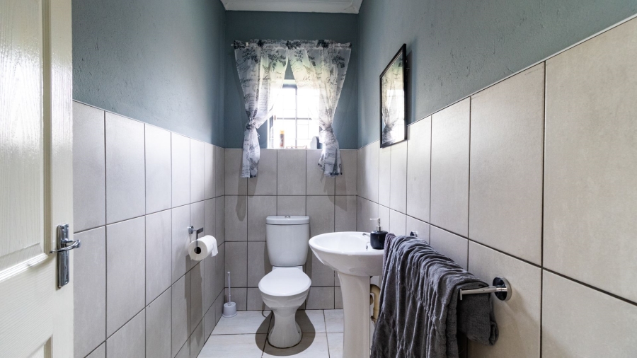 4 Bedroom Property for Sale in Van Riebeeck Park Gauteng