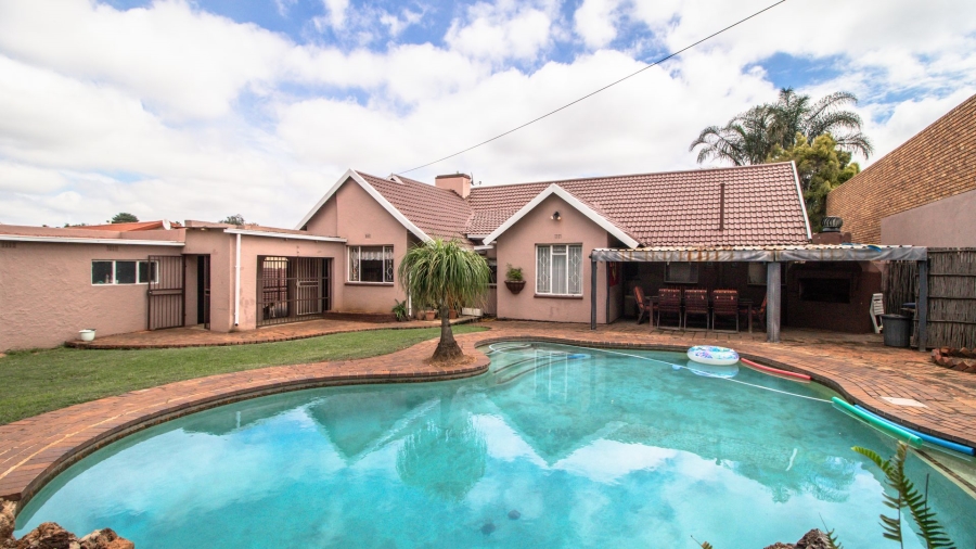 4 Bedroom Property for Sale in Van Riebeeck Park Gauteng