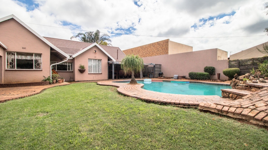 4 Bedroom Property for Sale in Van Riebeeck Park Gauteng