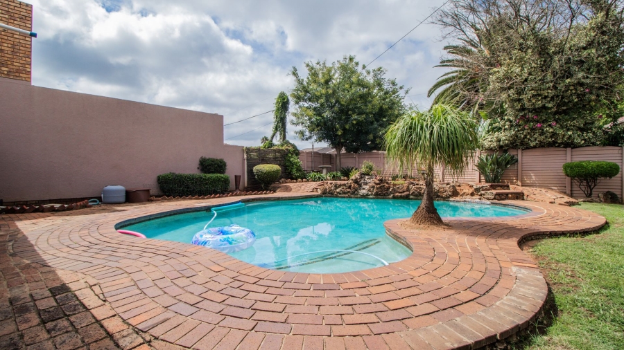 4 Bedroom Property for Sale in Van Riebeeck Park Gauteng